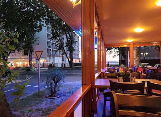 hungary/transdanubia/restaurant/mikes-restaurant