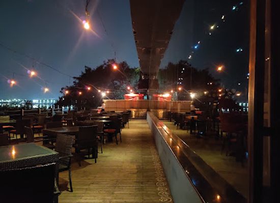 india/hyderabad/restaurant/the-water-front