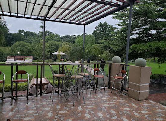 zambia/kabwe/restaurant/nalochi-river-park-the-white-house