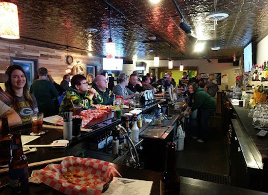 wisconsin/oshkosh/restaurant/karmali-s-bar-grill