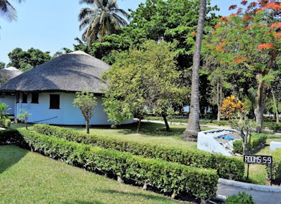 malawi/mangochi-lakeshore/restaurant/boadzulu-lakeshore-resort