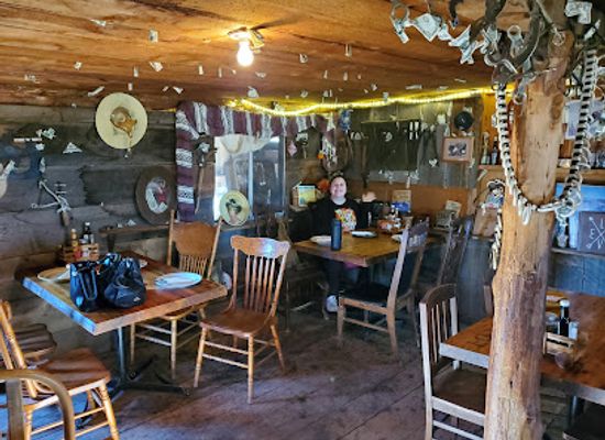 oregon/smith-rock-state-park/restaurant/cowboy-dinner-tree