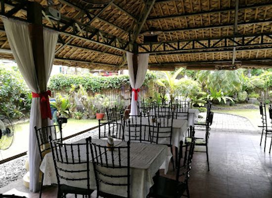 philippines/legazpi/lignon-hill-nature-park/restaurant/casa-de-sikatuna-garden-restaurant