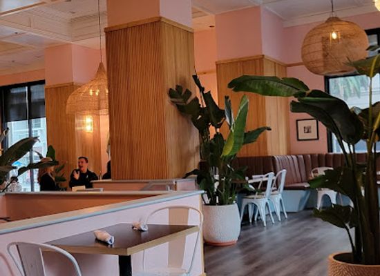 california/los-angeles/hollywood/restaurant/birdcage-hollywood