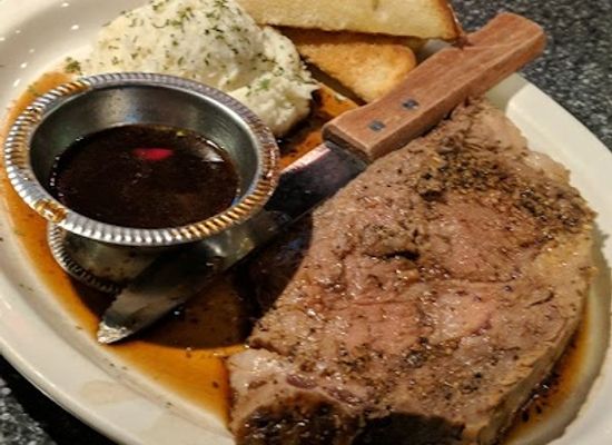 iowa/driftless-area/restaurant/larows-wood-fire-grill