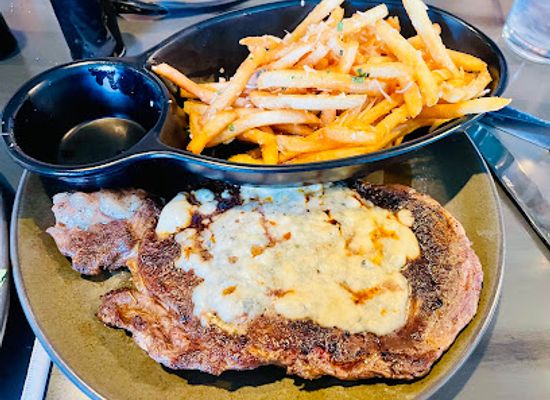wyoming/natrona-county/restaurant/the-refinery-at-three-crowns