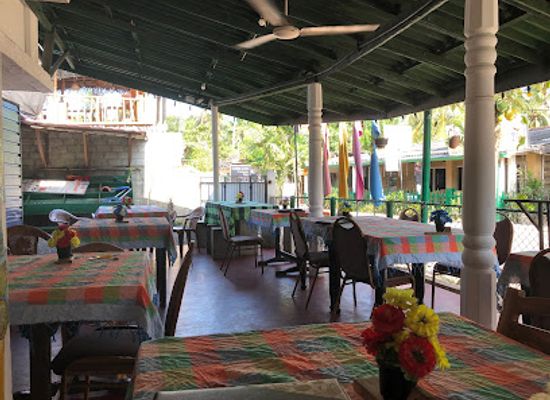 sri-lanka/hikkaduwa/restaurant/dineth-restaurant-sri-lankan-chinese-rotty
