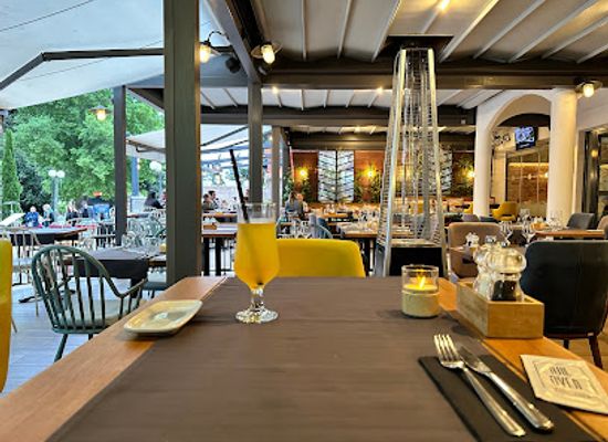 croatia/dubrovnik/lapad/restaurant/pull-over-restaurant