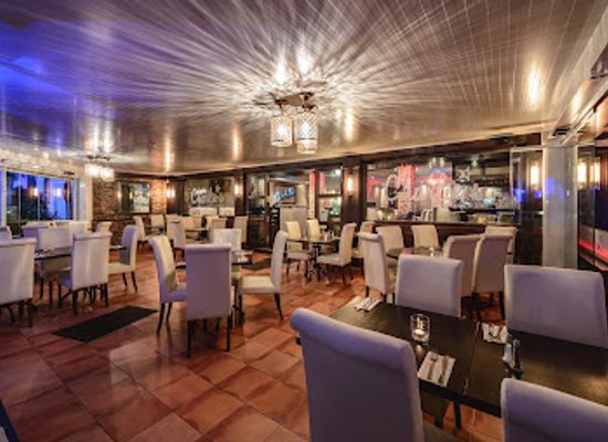 gibraltar/camp-bay/restaurant/charlie-s-steak-house-and-grill