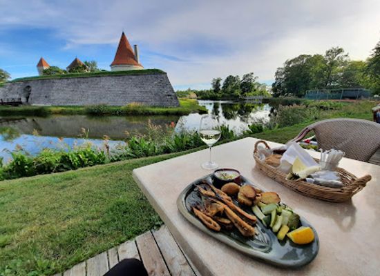 estonia/panga-cliff/restaurant/ku-kuu-fish-restaurant-and-guesthouse-in-kuursaal