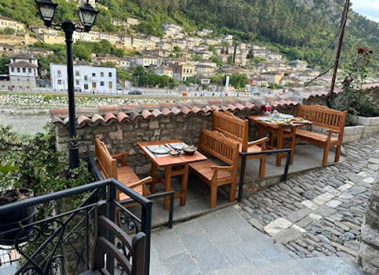 albania/berat/restaurant/hotel-traditional-food-ansel