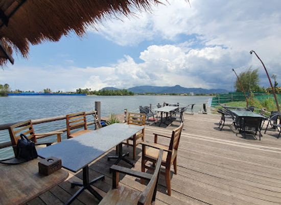 cambodia/kampot/restaurant/rusty-keyhole