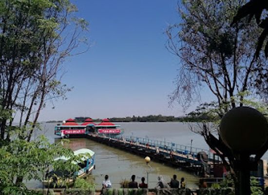 ethiopia/lake-tana/restaurant/taytu-restaurant