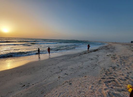 qatar/dukhan-beach/restaurant/dukhan-public-beach
