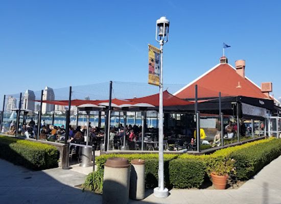 california/coronado/restaurant/village-pizzeria-bayside