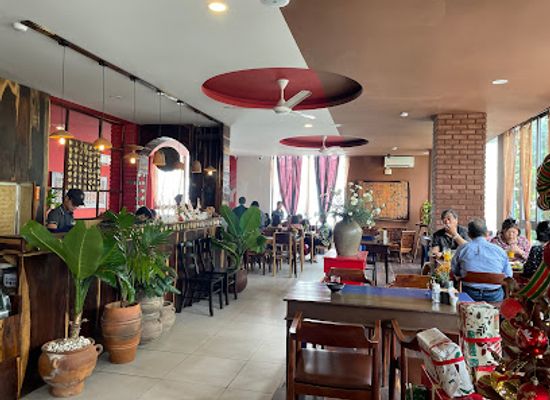 vietnam/nha-trang/restaurant/nom-nom