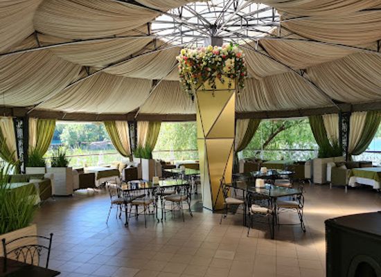 romania/moldavia/restaurant/vatra-veche