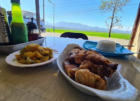 philippines/pagudpud/restaurant/denwar-s-food-hauz
