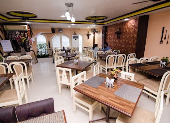 india/jabalpur/sadar-bazaar/restaurant/traffic-jam-food-junction-restaurant-tj