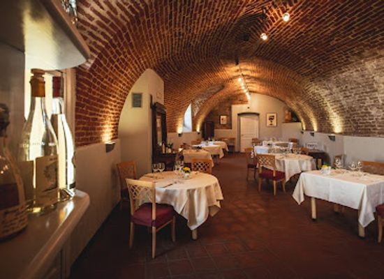 italy/roero/restaurant/ristorante-foresteria-conti-roero