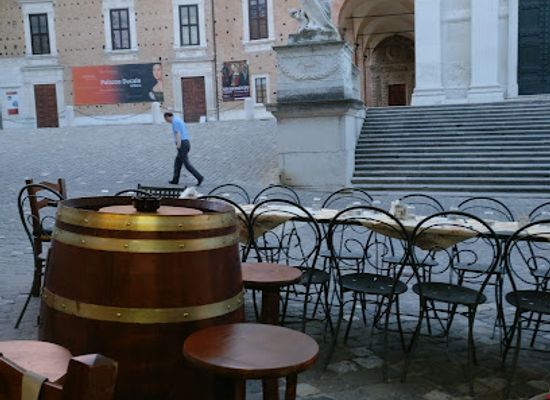 italy/urbino/restaurant/osteria-km-0