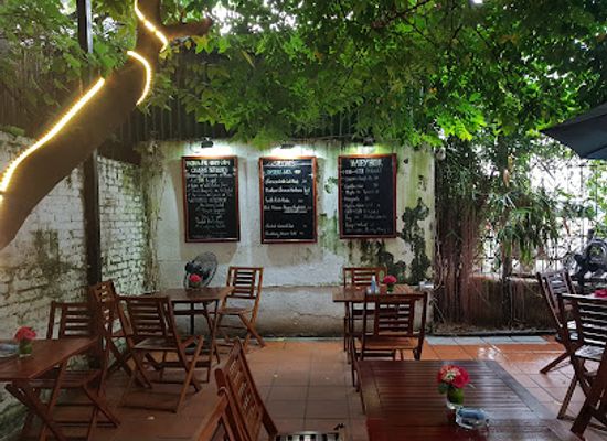 vietnam/hanoi/tay-ho-district/restaurant/cousins-restaurant
