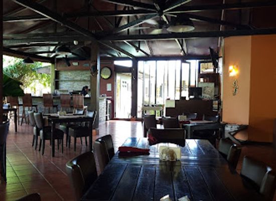suriname/paramaribo-district/restaurant/moments