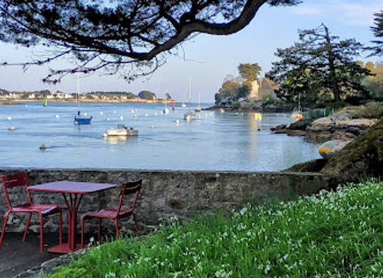france/brittany-coast/restaurant/les-trois-rochers