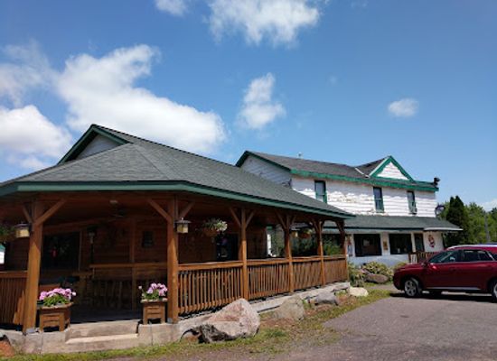 wisconsin/great-river-road/restaurant/rapids-riverside-bar-grill
