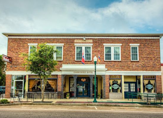 tennessee/buffalo-river-valley/restaurant/commodore-hotel-cafe