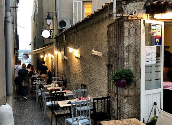 france/cassis-calanques/restaurant/a-table