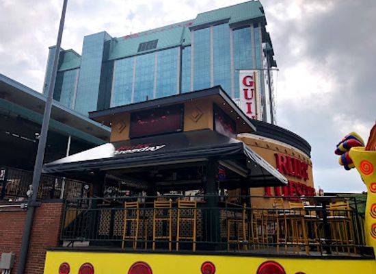 canada/niagara-falls/clifton-hill/restaurant/ruby-tuesday