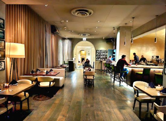 illinois/chicago/gold-coast/restaurant/the-ambassador-room