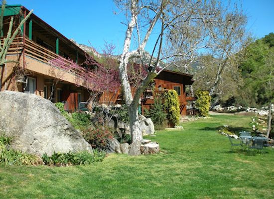 california/sequoia-national-park/restaurant/buckeye-tree-lodge-cabins