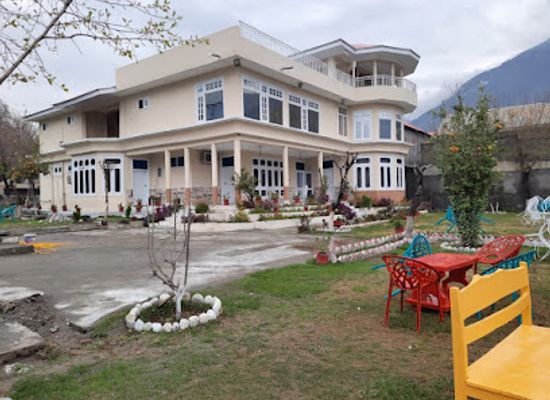 pakistan/kalash-valley/restaurant/legendary-hotel-chitral
