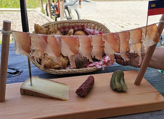 liechtenstein/gnalp-trail/restaurant/alp-pradamee