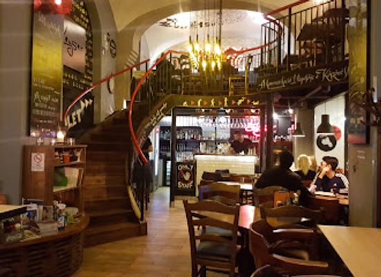 hungary/pecs/restaurant/lezser-barkonyha