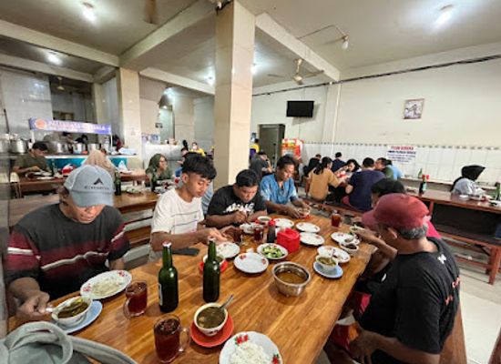 indonesia/sulawesi/restaurant/pallubasa-serigala