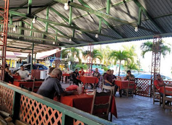 honduras/puerto-cortes/restaurant/restaurante-el-pelicano