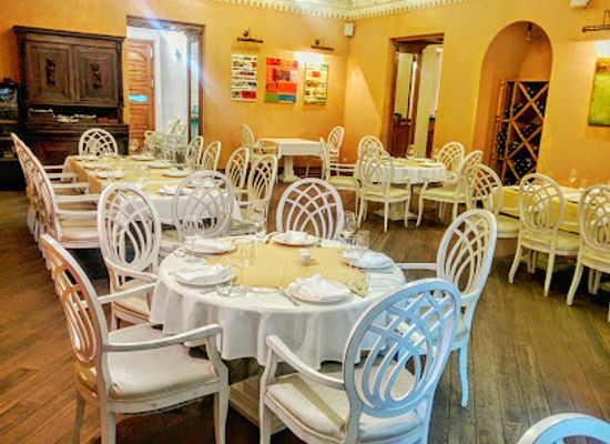 armenia/sisian-petroglyphs/restaurant/salon-armenian