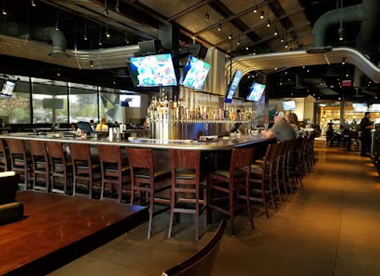 texas/austin/the-domain/restaurant/yard-house