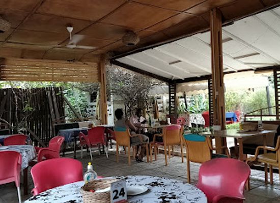 ghana/upper-east-region/restaurant/living-room