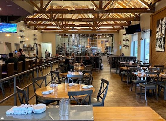 louisiana/new-orleans/restaurant/lula-restaurant-distillery