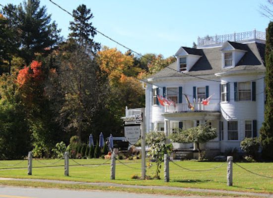 vermont/essex-county/restaurant/derby-line-village-inn
