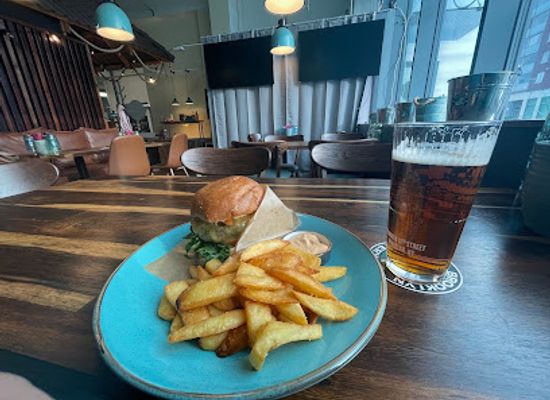 finland/espoo/restaurant/happy-days-street-food