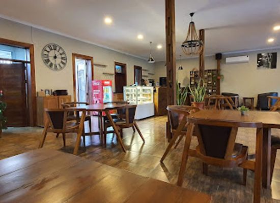 tanzania/kilimanjaro-region/restaurant/blossoms-cafe-wine-bar