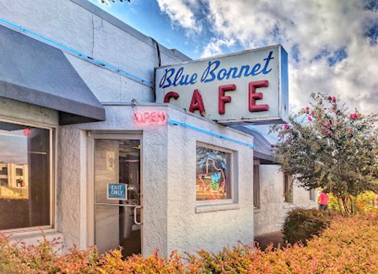 texas/hill-country/restaurant/blue-bonnet-cafe