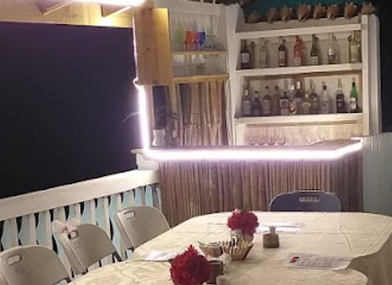 saint-vincent-and-the-grenadines/barrouallie/restaurant/sunset-s-hideout-bar-n-grill