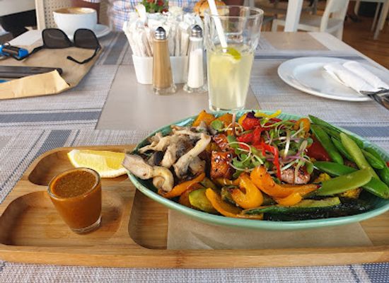 zimbabwe/great-zimbabwe-national-monument/restaurant/cafe-pistachio