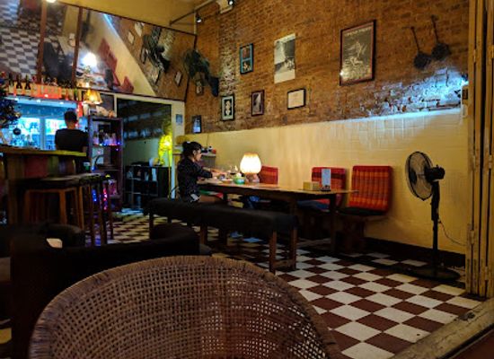 cambodia/battambang/restaurant/vintage-wine-bar-mezze